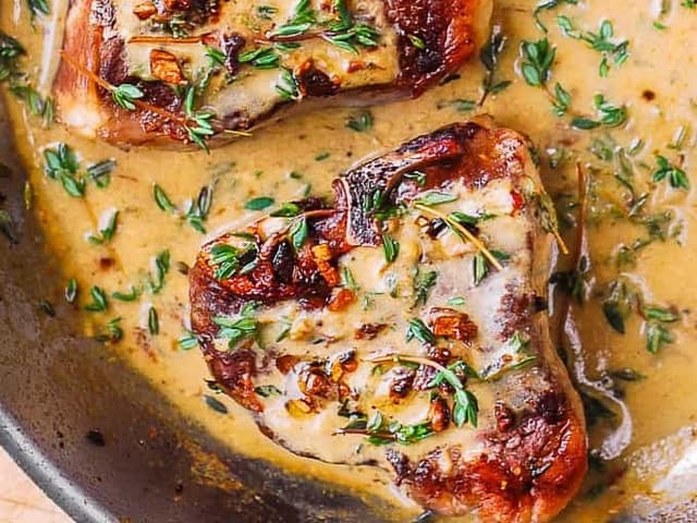 Half Serve Lamb Loin Chops, Mustard Thyme Sauce, Mash & Braised Peas