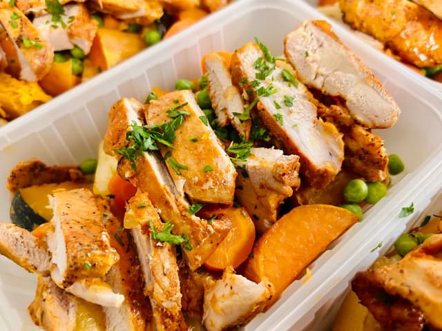 Lemon, Garlic and Paprika Chicken with Roasted Vegetables Large