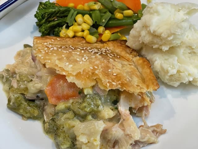 Chicken & Vegetable Pie W Mash & Greens
