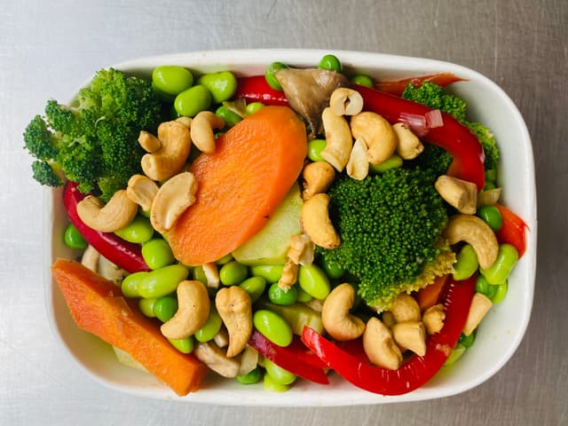 Ginger Cashew Vegetable Stir-Fry