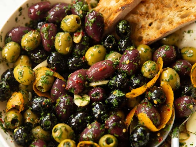MIXED MARINATED OLIVES