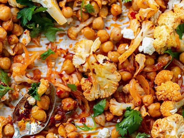 HARISSA CHICKPEA SALAD