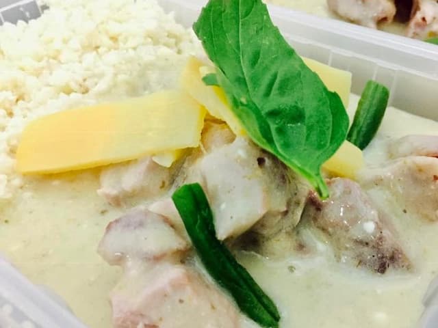 Thai Green Chicken Curry with Cauliflower Mash KETO
