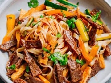 Char siu Vegan Chicken w Noodle & Asian Green