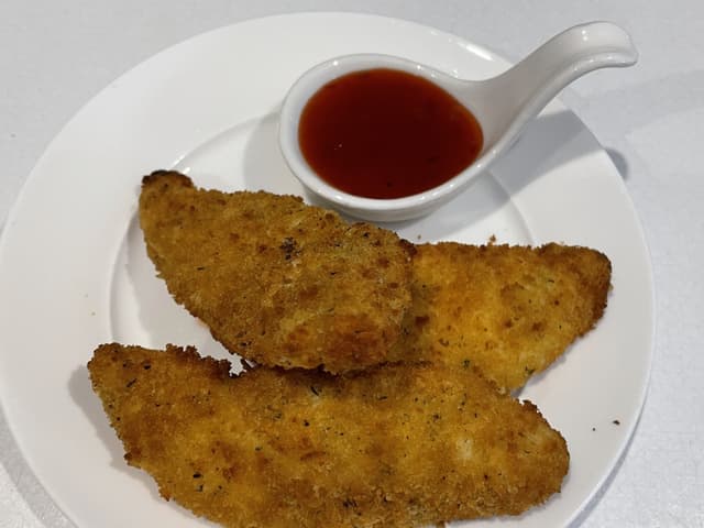 Chicken Tenderloins W Salad & Sweet Chilli sauce.