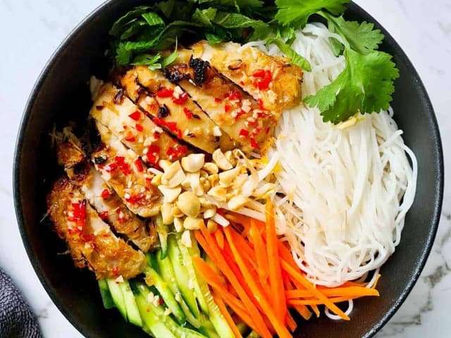 Grilled Lemongrass Chicken Vermicelli Noodle