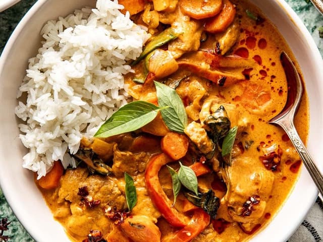 SPECIAL - Thai Peanut Pork Curry w/ thin egg noodles