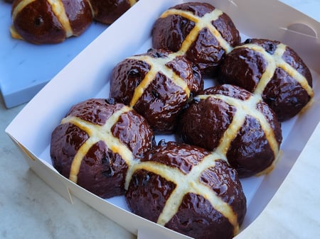 Hot cross buns (chocolate)