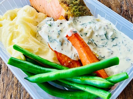 Salmon with white wine sauce, mash & veg