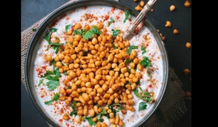 Boondi Raita (Yoghurt with spiced boondi)