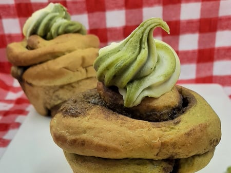 Matcha Cinnamon Roll