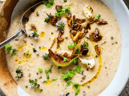 Creamy Cauliflower and Almond Soup