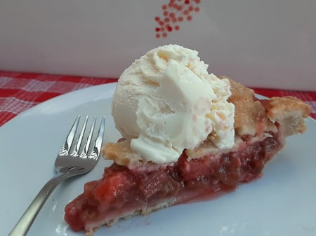 Strawberry & Rhubarb Pie