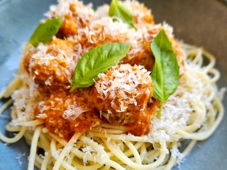 EASTWELL FARMS MEATBALLS WITH SPAGHETTI & WOMBYE FETA