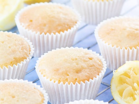 Lemon drizzle cupcakes