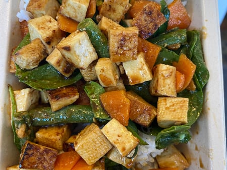 Tofu peanut stirfry 690 Cals