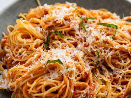 Spaghetti w/creamy sundried tomatoes