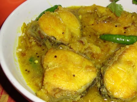 Turmeric Steamed Fish with Aloo Harra Masala - Potato, Cashew & Pea Curry
