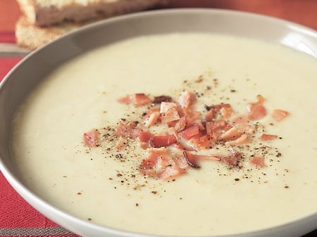 Creamy Cauliflower & Bacon Soup