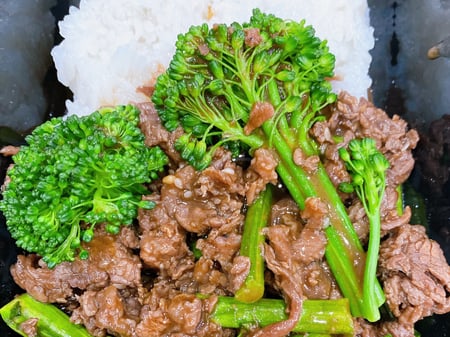 Korean Bulgogi Beef & Broccolini on Sticky Rice 453 Cal