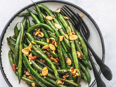 Sautéed Green Beans with Butter, Garlic and Almonds