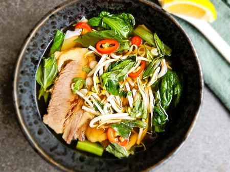 EASTWELL FARMS BEEF BRISKET PHO WITH RICE NOODLES