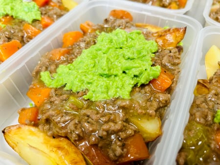 Gravy Pepper Grass Fed Beef Mince with Mushy Peas and Roasted Vegetables Large