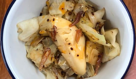 Garlic and Pepper Stir-Fried Cabbage (VEGAN)