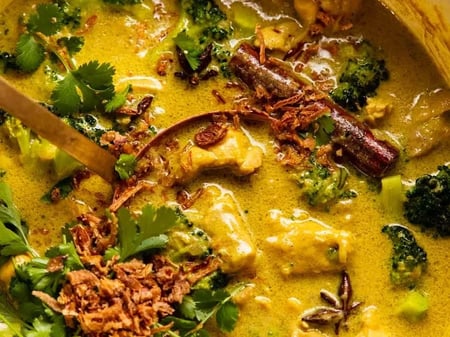 YELLOW CHICKEN CURRY