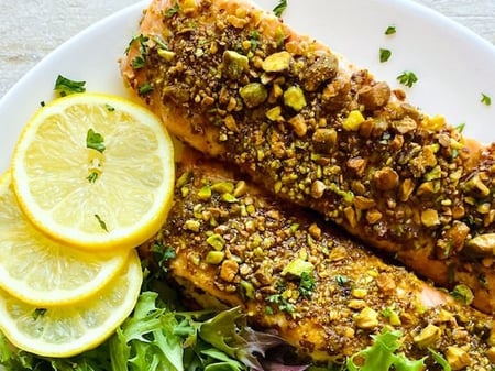 Salmon fillet with a pistachio crust
