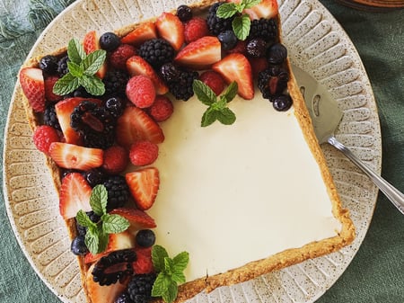 Yoghurt panna cotta tart