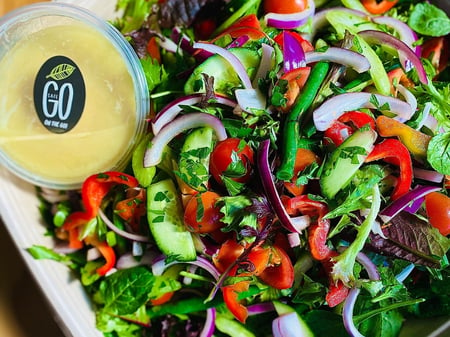 Leafy Salad w/ Cherry Tomatoes, Green Beans & Lemon Dressing