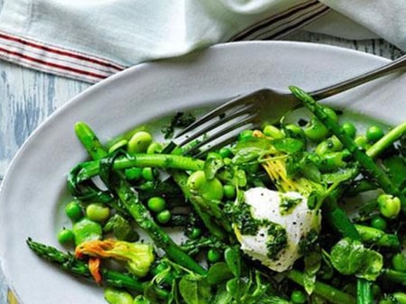 Salade pintemps with goat's curd and herb vinaigrette