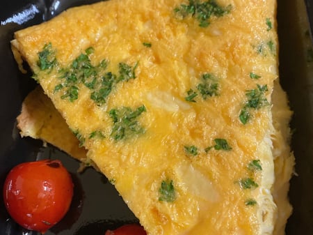 Breakfast Omelette with cheese & Cherry Tomatoes 406 Cal
