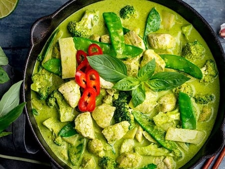 Thai Green Chicken Curry w/ Rice & Vegetables