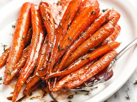 Honey balsamic roasted carrots w/ pistachio dukkah