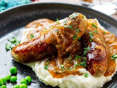 Sausages & brown onion gravy