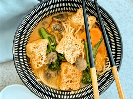 Laksa Noodle with Fried Puff Tofu | 叻沙炸豆腐面