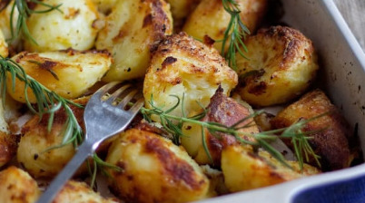 Crispy smashed potatoes with rosemary and garlic