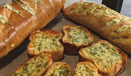 Herby Garlic Parmesan Bread - French