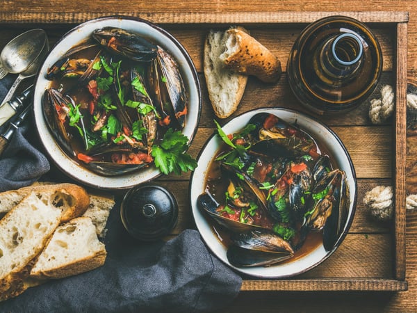 Mussels in Tomato, Wine & Garlic Broth