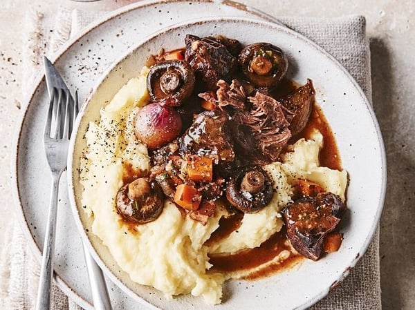 Slow cooked beef cheek w mushroom & veg