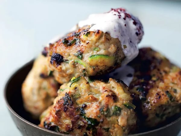 Turkey and zucchini burgers with spring onion and cummin