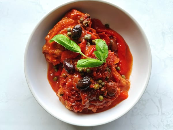 Chicken cacciatore with peppers, olives, basil & pasta