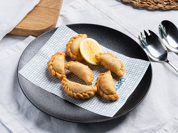 Authentic chili con carne Empanadas