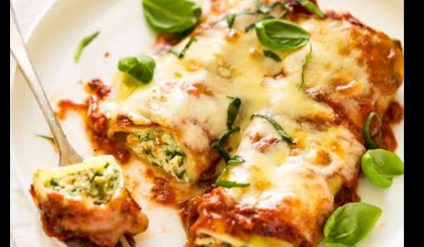 RICOTTA & SPINACH CANNELLONI WITH NAPOLI SAUCE & BASIL