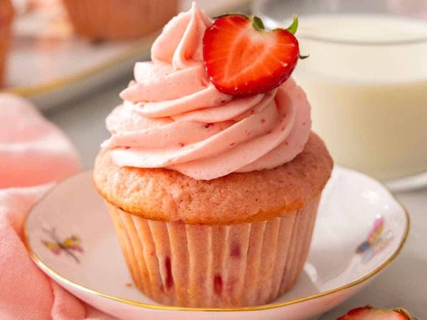 Strawberry Cupcakes | GF - DF - Vegan - Halal