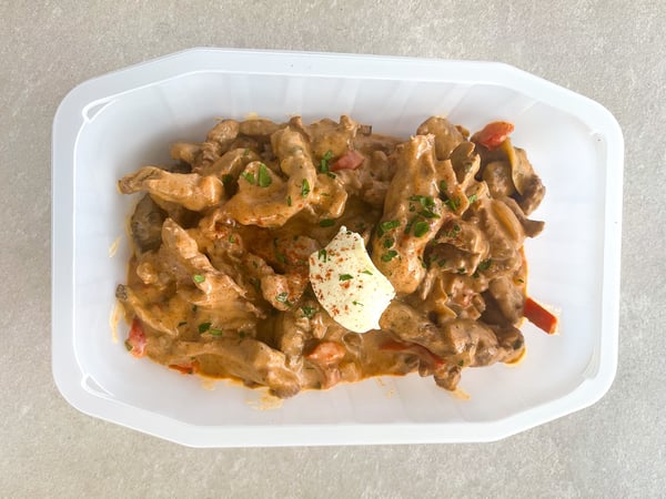 Beef stroganoff with mushrooms, parsley & Fettuccini