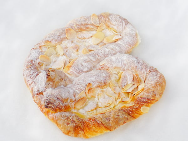 Almond Lunette