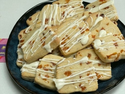 Fruity Biscuits with White Chocolate